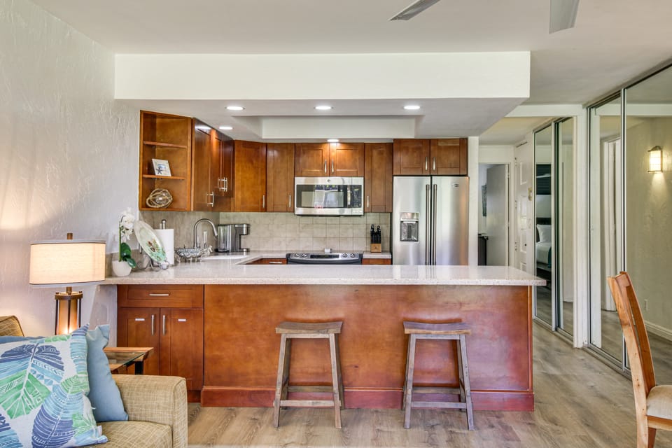 Lahaina Oasis w/ Community Pool & Ocean Views Apartment in Kaanapali