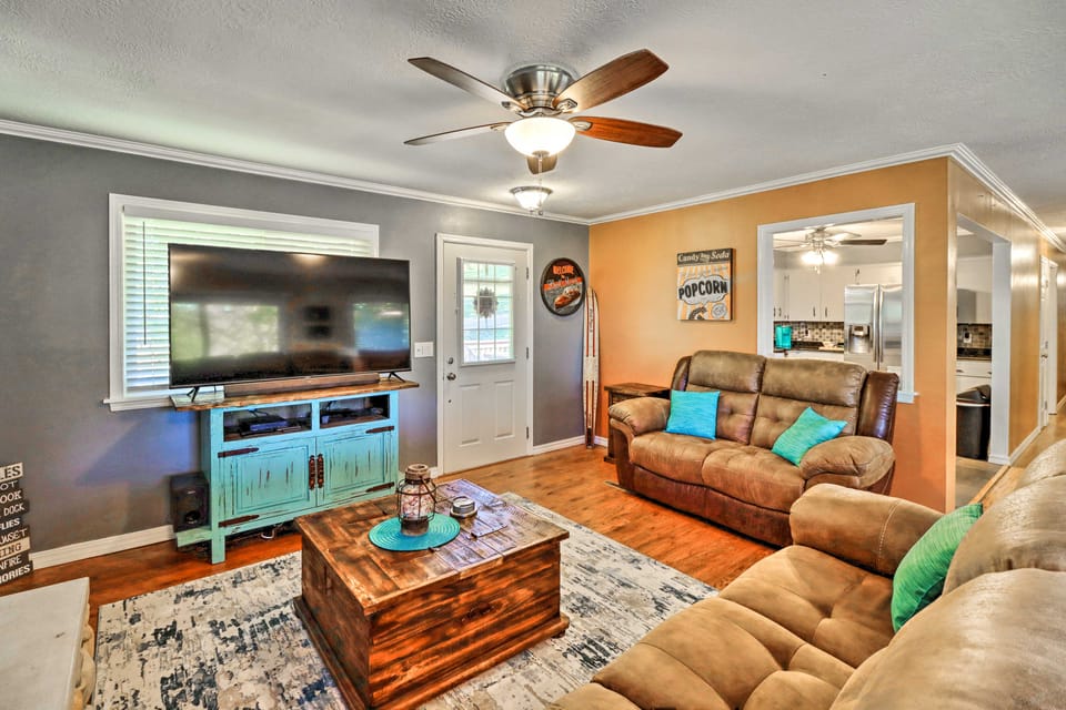 Family-Friendly Lakeview Home w/ Private Yard House in Lakeview