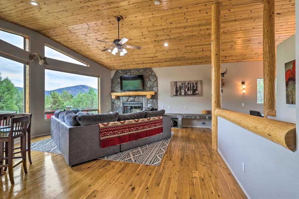 'Elkwood Lodge' Cabin w/ Hot Tub in Star Valley! House in Gila County