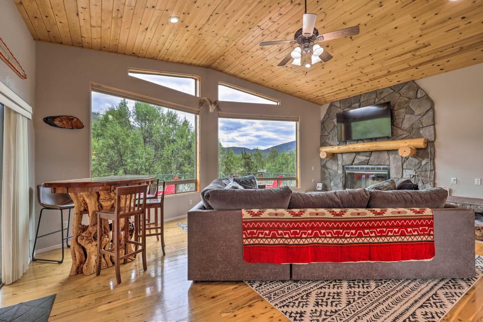 'Elkwood Lodge' Cabin w/ Hot Tub in Star Valley! House in Gila County