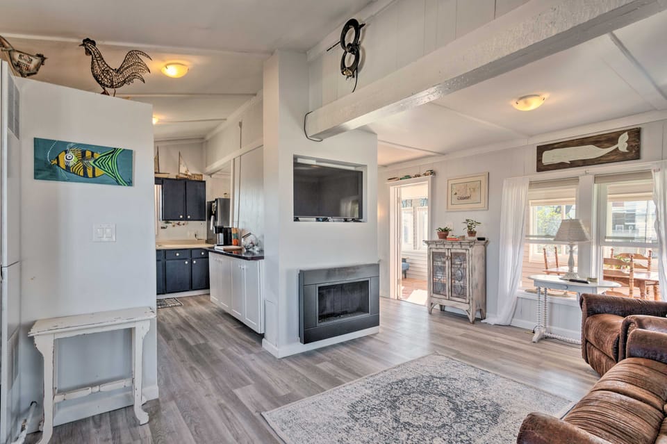 Seaside SK Getaway: Steps to Matunuck Beach! House in Narragansett Beach
