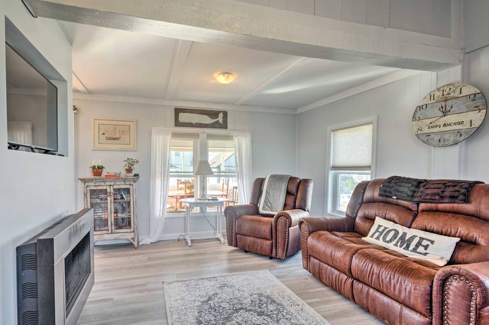 Seaside SK Getaway: Steps to Matunuck Beach! House in Narragansett Beach
