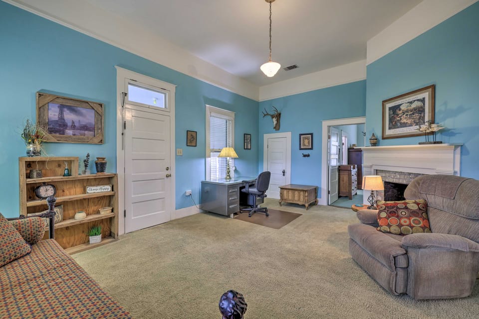 NEW! Quaint 2-Acre Lockhart Home ~ 9 Mi to Town House in Texas
