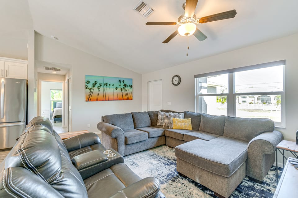 3 Mi to Port Charlotte Beach: Home w/ Lanai House in Port Charlotte
