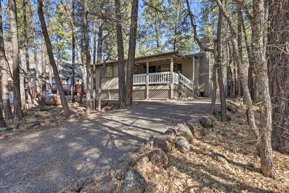 Renovated Cottage w/ Fire Pit in Munds Park! Cottage in Munds Park