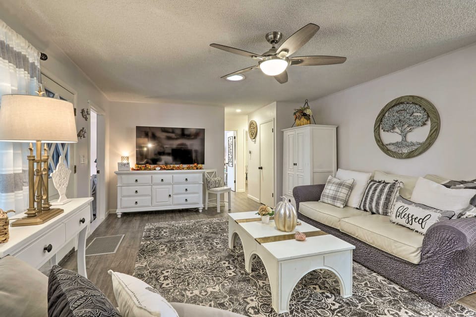 Renovated Cottage w/ Fire Pit in Munds Park! Cottage in Munds Park