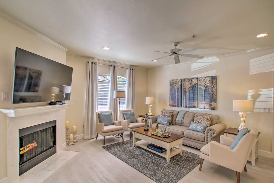 Golf, Shop & Hike: Scottsdale Gem w/ Resort Perks! Apartment in Scottsdale