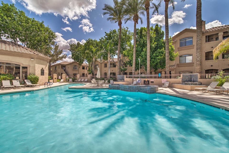 Golf, Shop & Hike: Scottsdale Gem w/ Resort Perks! Apartment in Scottsdale
