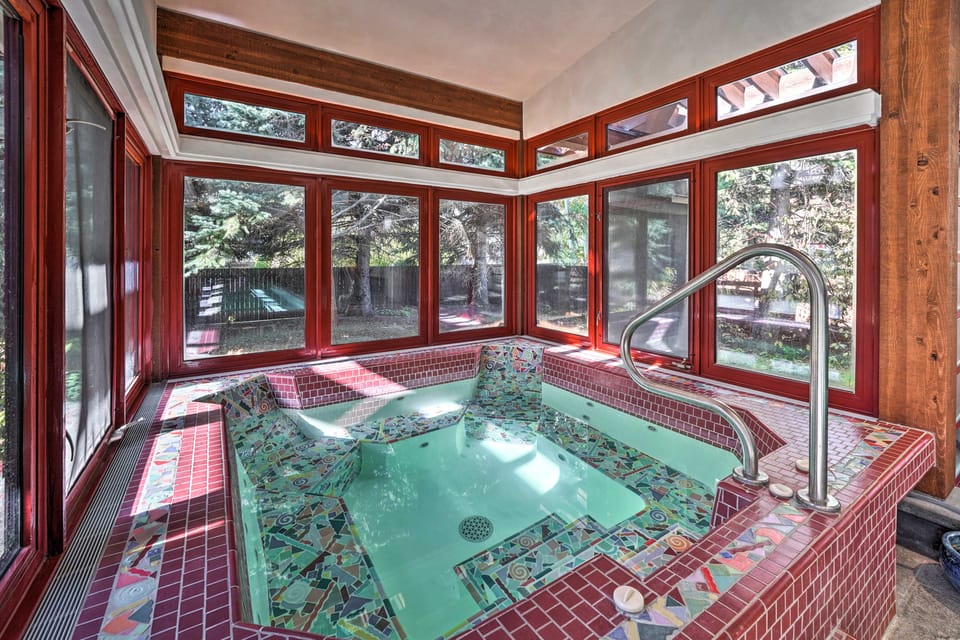 Sun Valley Estate w/ Private Pool, Theater & Gym House in Hailey