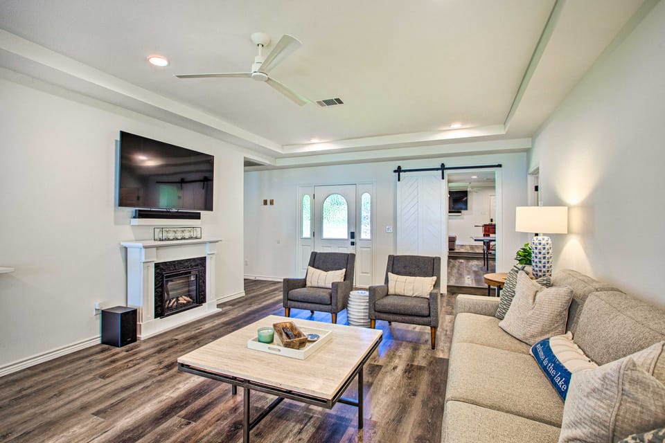 Remodeled Cedar Creek Lake Retreat w/ Fire Pit! House in Cedar Creek Reservoir