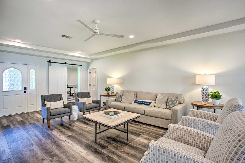 Remodeled Cedar Creek Lake Retreat w/ Fire Pit! House in Cedar Creek Reservoir