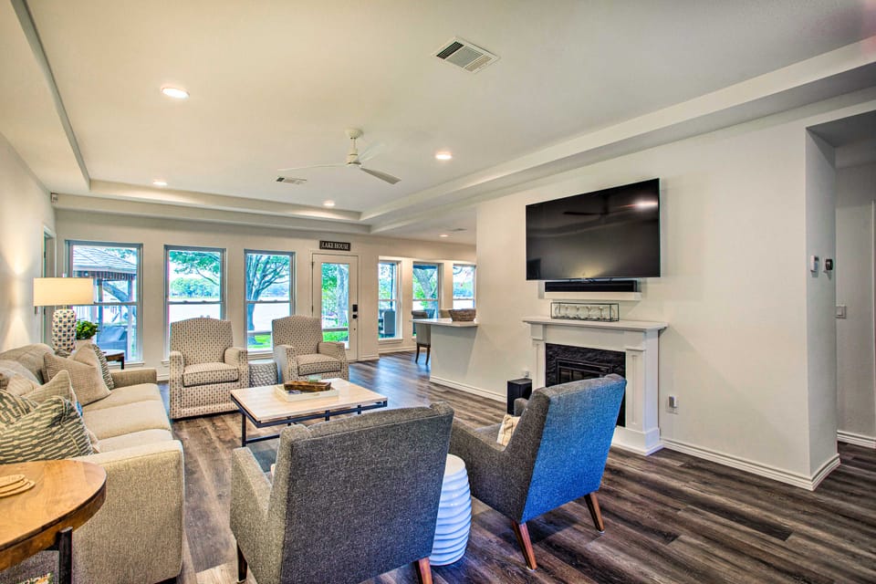 Remodeled Cedar Creek Lake Retreat w/ Fire Pit! House in Cedar Creek Reservoir