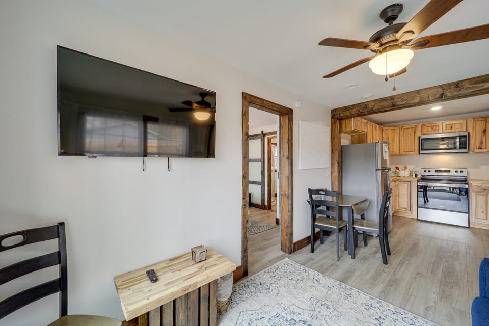 Hilltop Hideaway w/ Scenic Views & Hot Tub! Cottage in West Jefferson