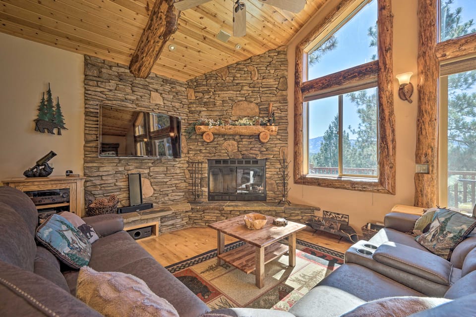 4 Mi to Snow Summit: Cabin w/ Mtn Views & Decks House in Southern California