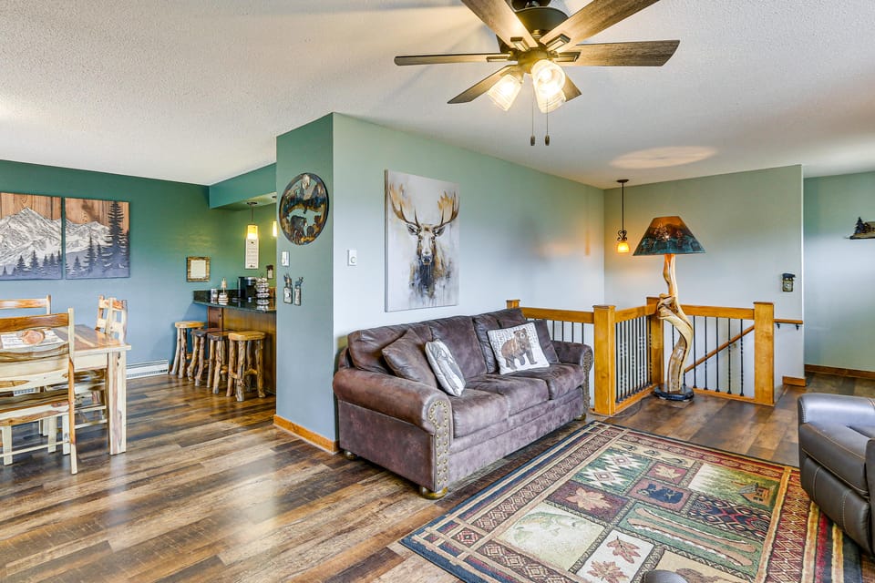 3BR Cabin Near RMNP | Sweeping Views + Fireplace House in Estes Park
