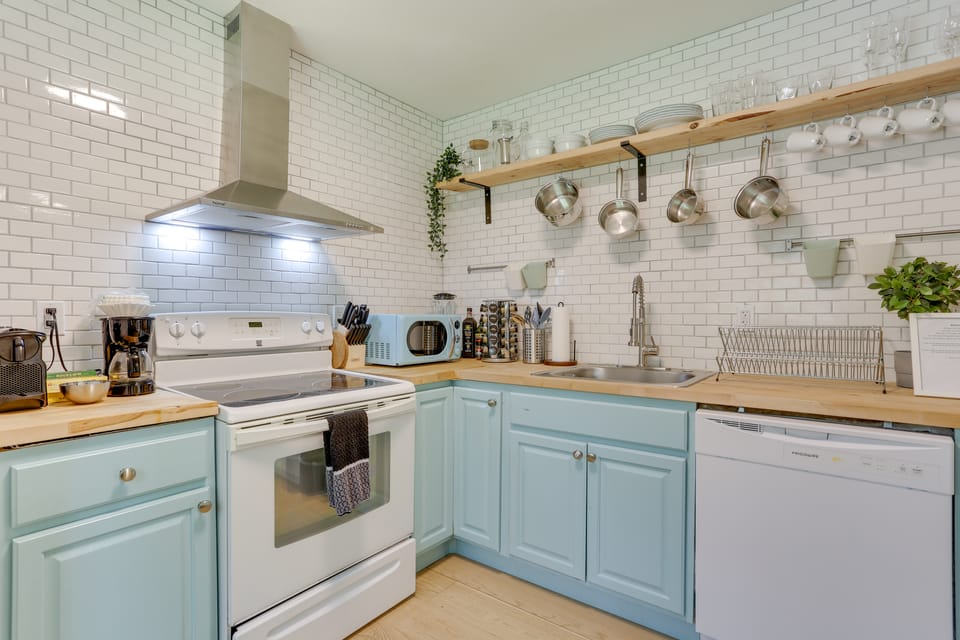 Cozy Swan Lake Apt w/ Grill + Private Yard House in Pennsylvania