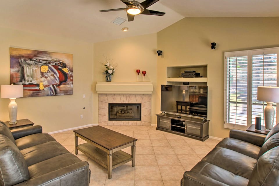 Pool, Hot Tub & Grill: Spacious Chandler Retreat House in Sun Lakes
