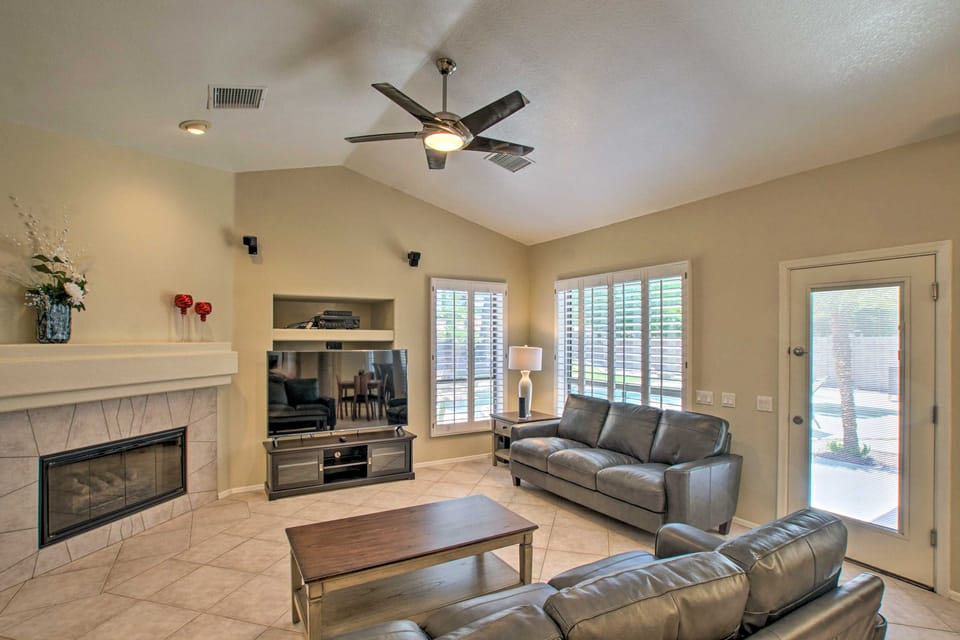 Pool, Hot Tub & Grill: Spacious Chandler Retreat House in Sun Lakes