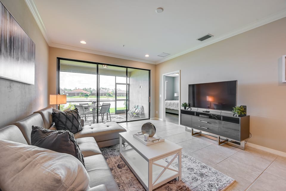 Chic Country Club Condo w/ Upscale Amenities Apartment in Collier County