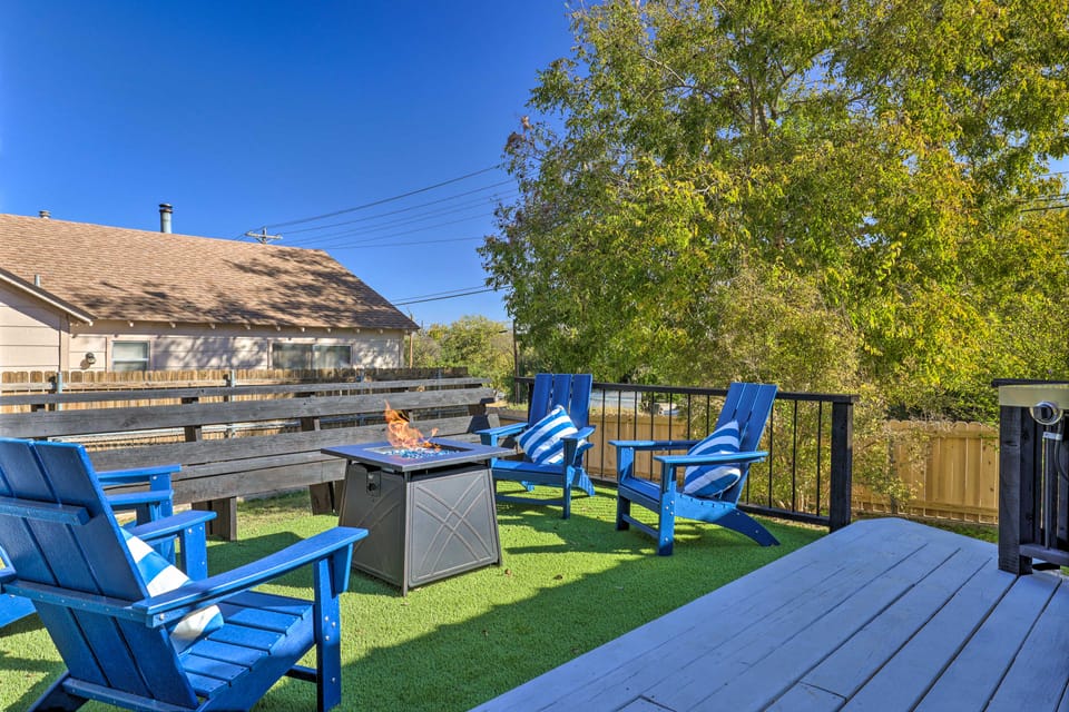 Sip, Stay & Gather! Vintage Hill Country Bungalow House in Fredericksburg