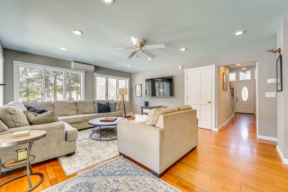 1 Mi to Okemo Mtn Resort: Ludlow Home w/ Hot Tub House in Vermont
