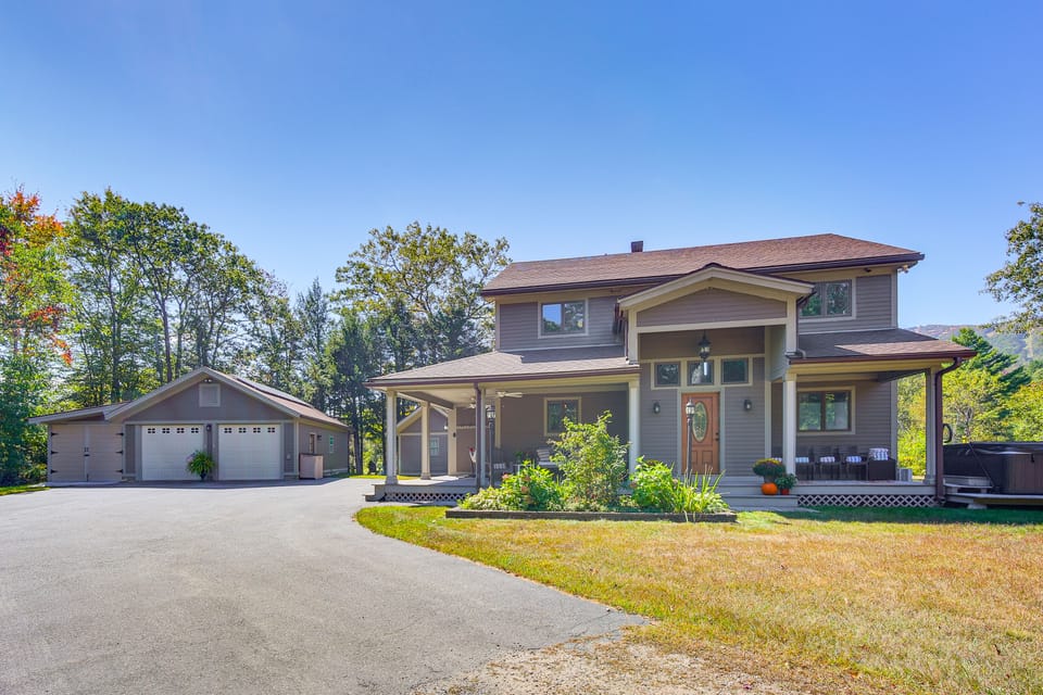 1 Mi to Okemo Mtn Resort: Ludlow Home w/ Hot Tub House in Vermont