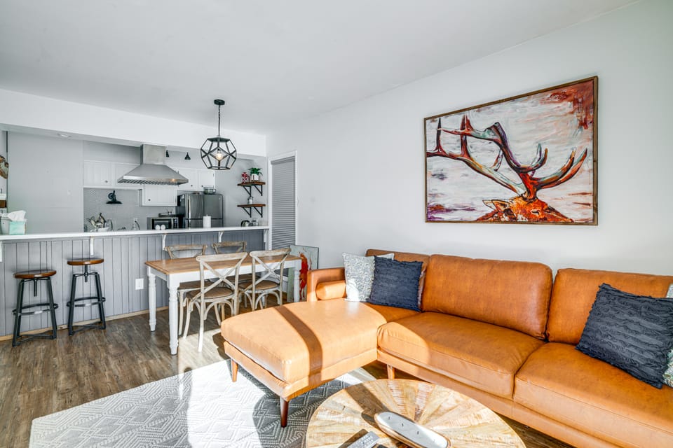 Condo w/ Balcony & Views - Steps to Ski Shuttle! Apartment in Fraser