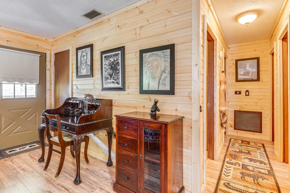 Murphy Cabin w/ Deck, Grill & Private Pond! House in Tennessee