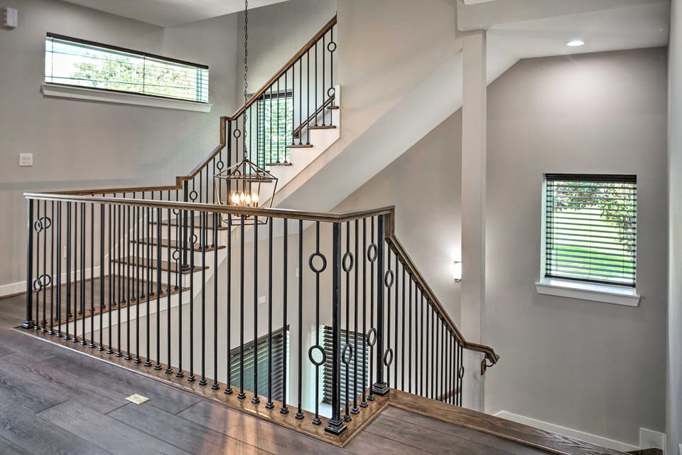 Pet-Friendly Stay for Soccer Fans: 5 Mi to NRG! House in Houston