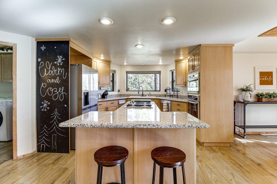Hot Tub: 'Ponderosa Paradise' Overgaard Cabin House in Arizona