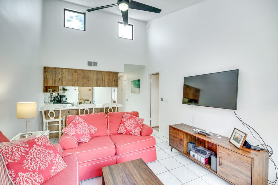 Satellite Beach Townhome w/ Patios: 2 Mi to Beach Apartment in Indian Harbour Beach