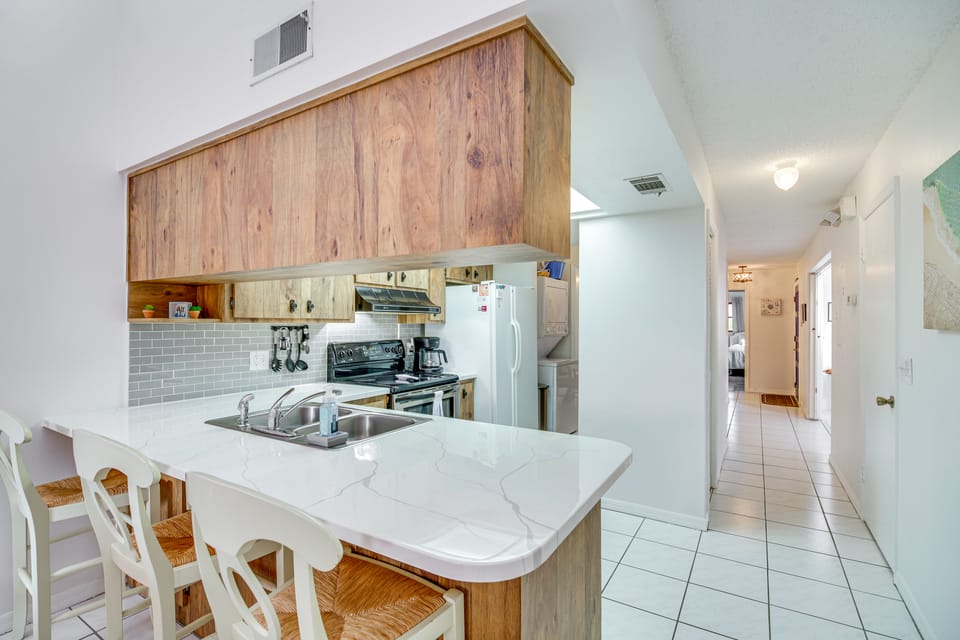 Satellite Beach Townhome w/ Patios: 2 Mi to Beach Apartment in Indian Harbour Beach