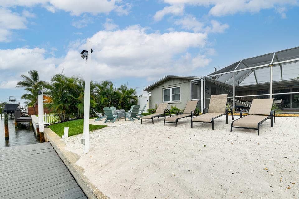 Backyard Oasis! Waterfront Haven in Bradenton House in Cortez