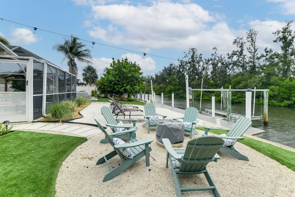 Backyard Oasis! Waterfront Haven in Bradenton House in Cortez
