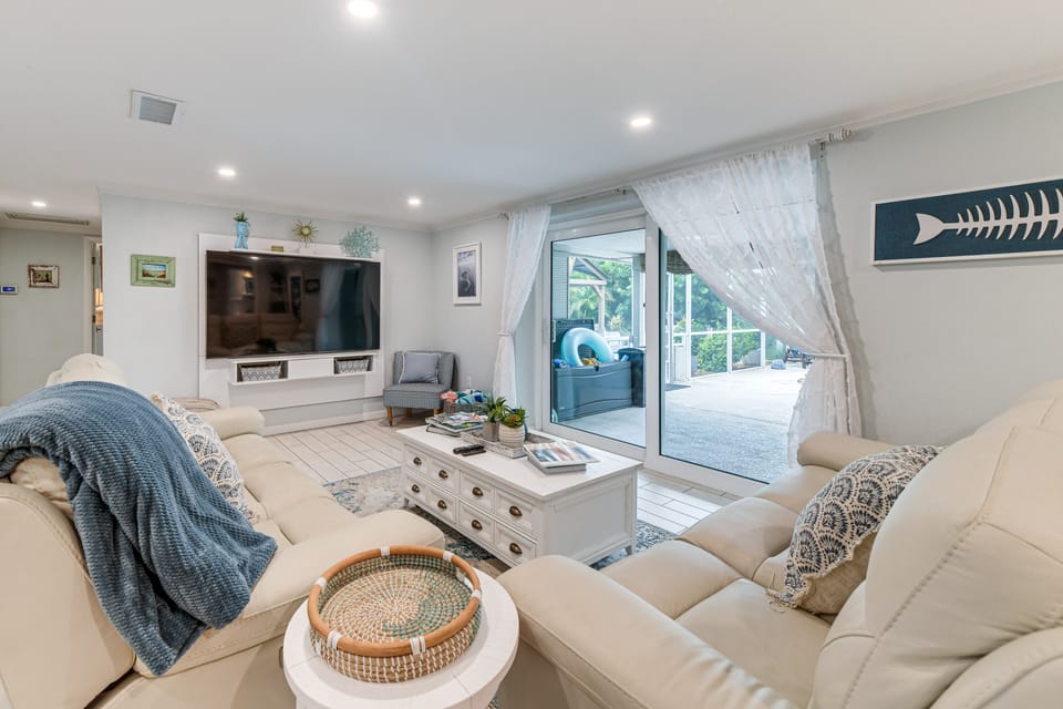 Backyard Oasis! Waterfront Haven in Bradenton House in Cortez