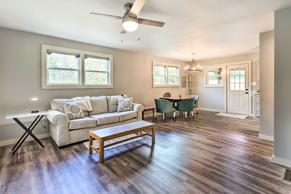 Near Hiking + Wineries! Newland Retreat w/ Creek House in Tennessee