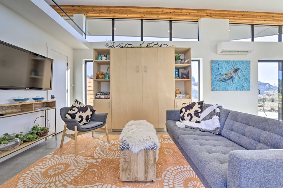 Luxe, Modern Studio w/ Sweeping City Views! Apartment in Boise