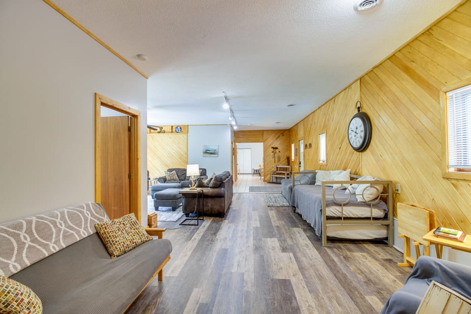 Quiet Lakefront Grand Rapids Cabin on 5 Acres House in Minnesota