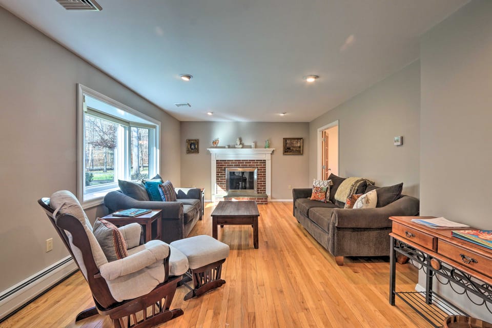 Family-Friendly Woodbury Home with Yard + Deck! House in Woodbury