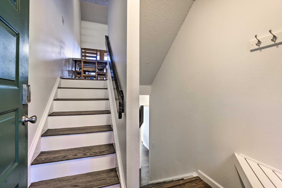 Hot Tub & Mtn Views: Silverthorne Escape! Apartment in Wildernest