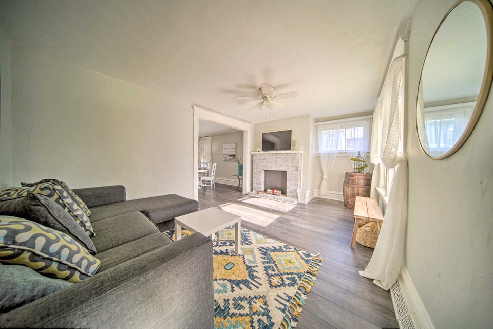 Historic Family Home 2 Mi to Lake Erie & Zoo! Apartment in Erie