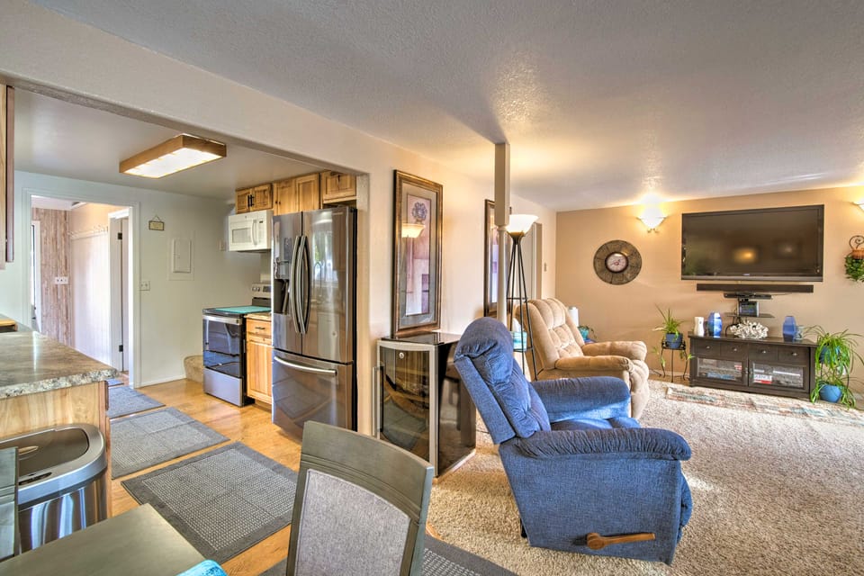 Waterfront North Bend Home: 9 Miles into Town House in Oregon