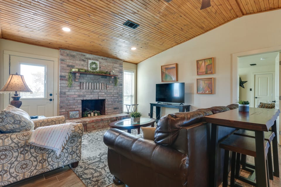 Ranch Getaway with Pool and Horse Stall Access! House in Oklahoma
