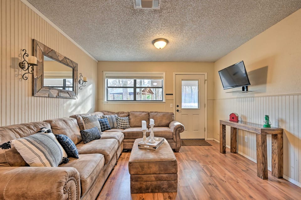 'Hidden Oaks' Broken Bow Vacation Rental, Pets OK! Cottage in Broken Bow