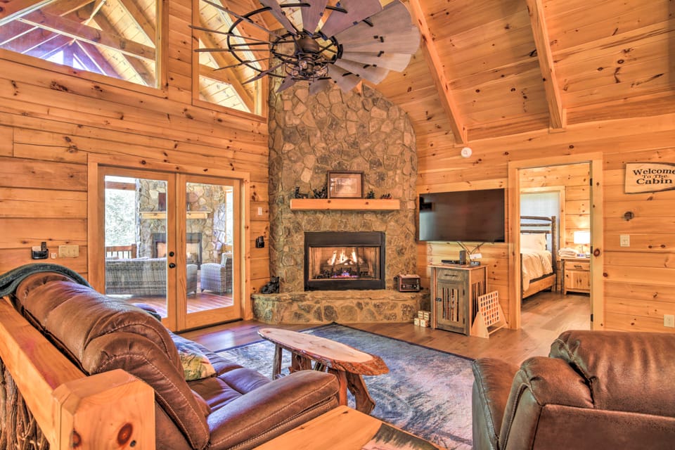 Private Cabin w/ Furnished Porch on < 3 Acres! House in Georgia