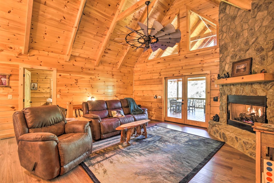 Private Cabin w/ Furnished Porch on < 3 Acres! House in Georgia