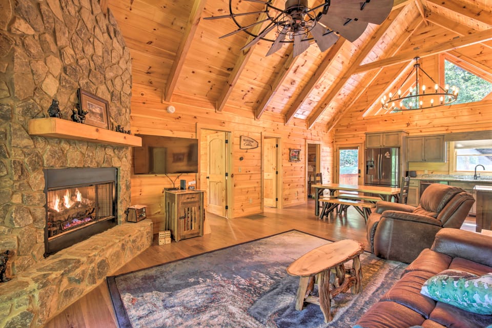 Private Cabin w/ Furnished Porch on < 3 Acres! House in Georgia