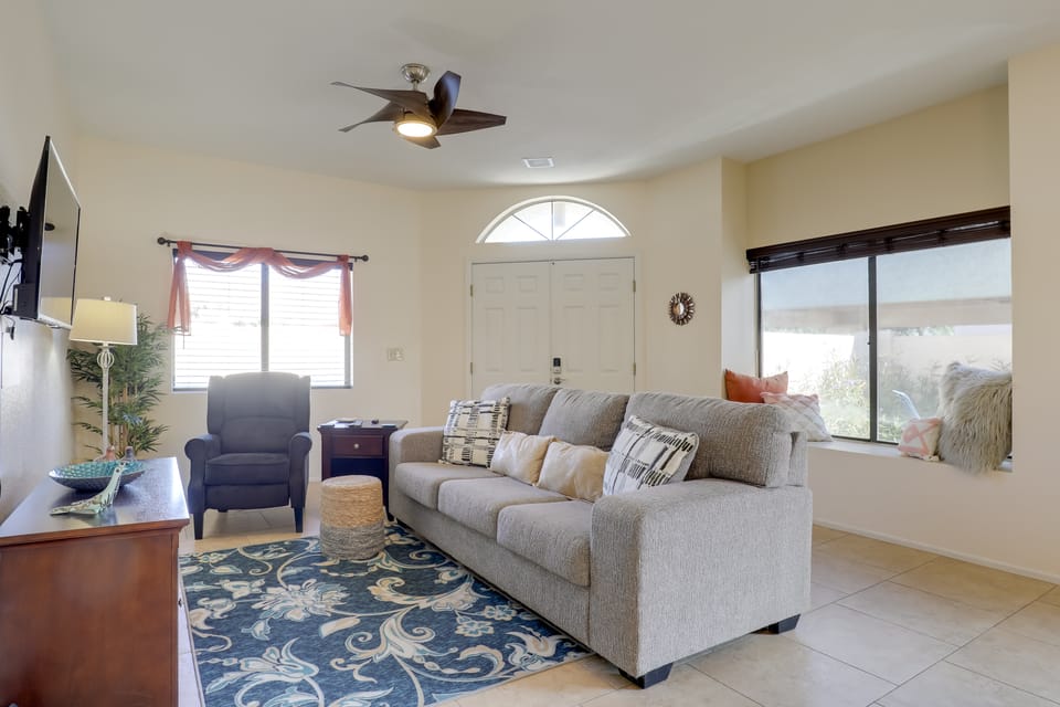 Sunny Tucson Townhome w/ Patio & Mountain Views! Apartment in Catalina Foothills
