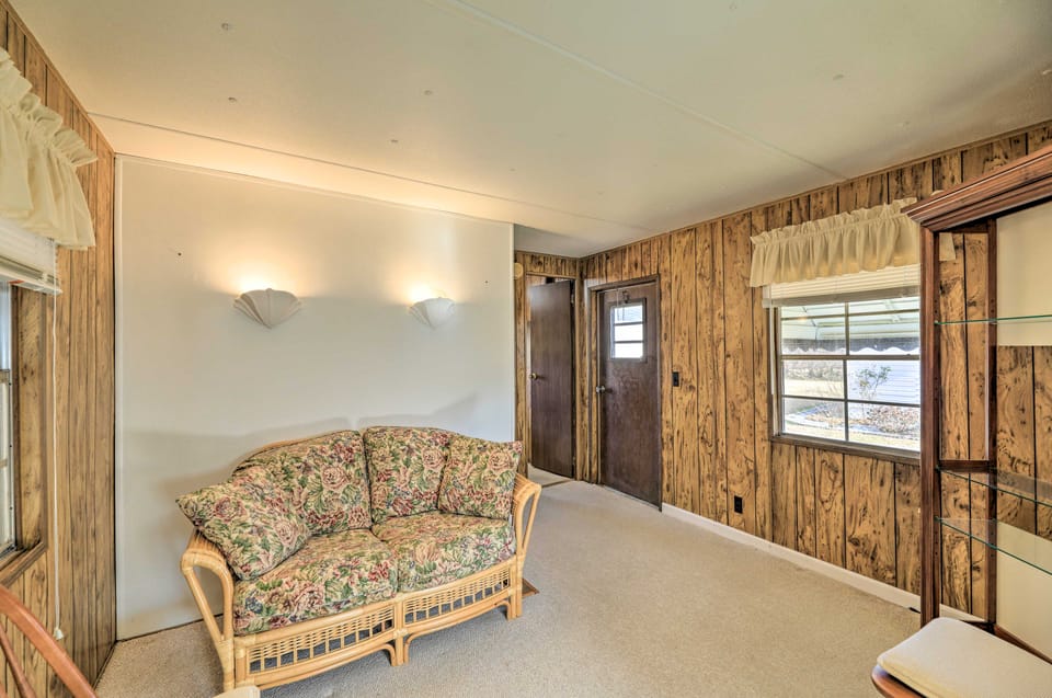 Pet-Friendly Cabin w/ Dock: Fish & Explore! House in North Carolina