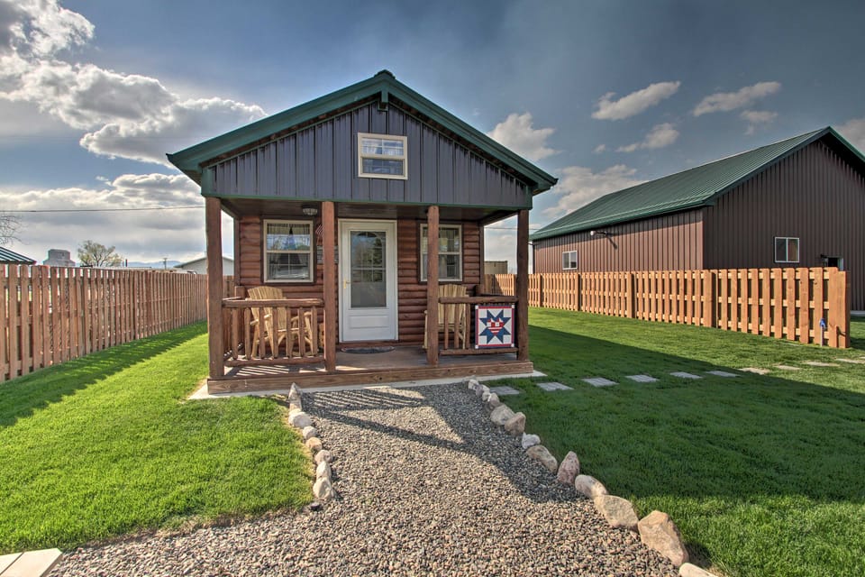 Cozy Augusta Cabin w/ Grill - Walk to Main St House in Idaho